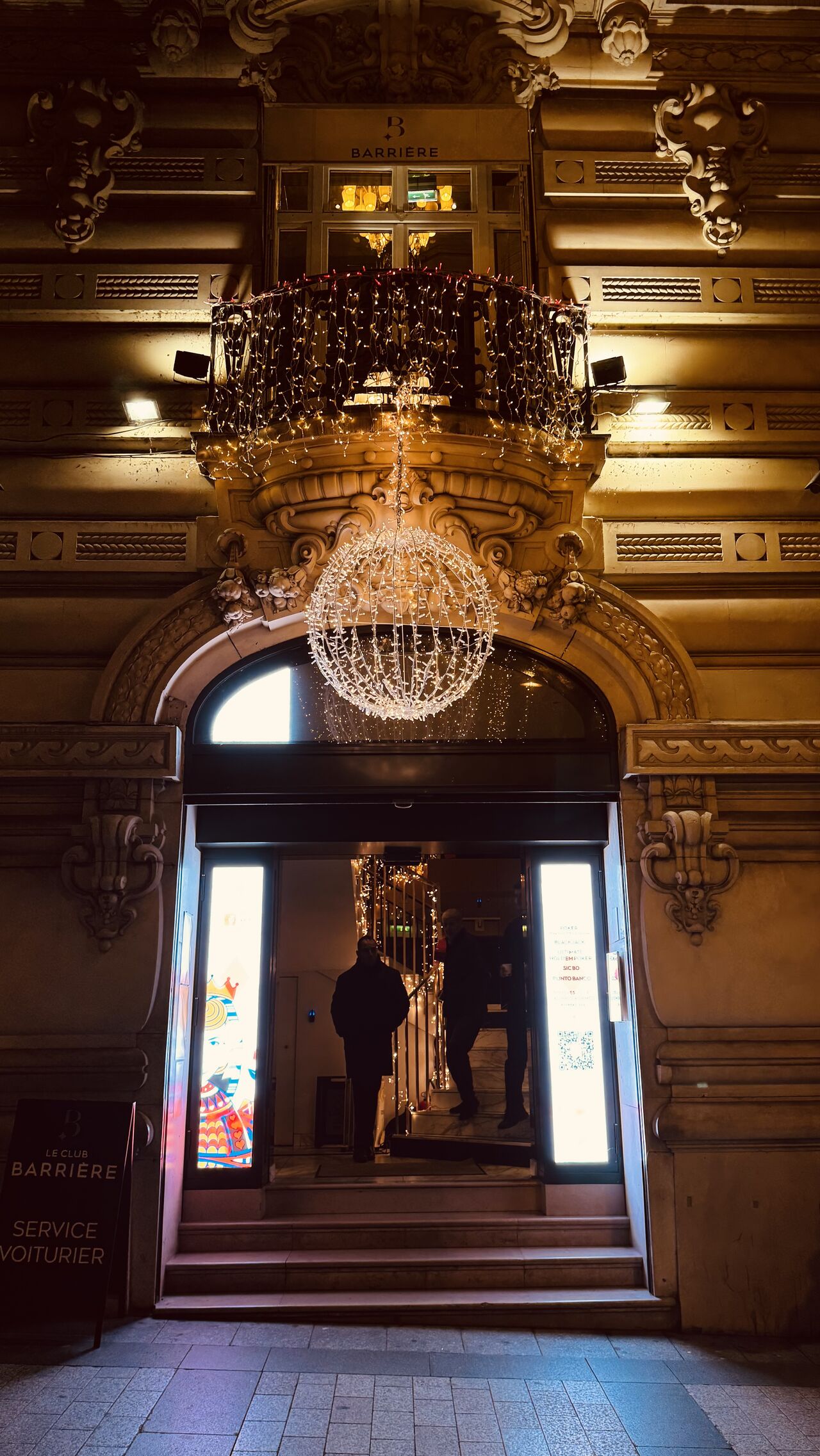 Décoration Cercle Barrière des Champs Elysées - Décembre 2024